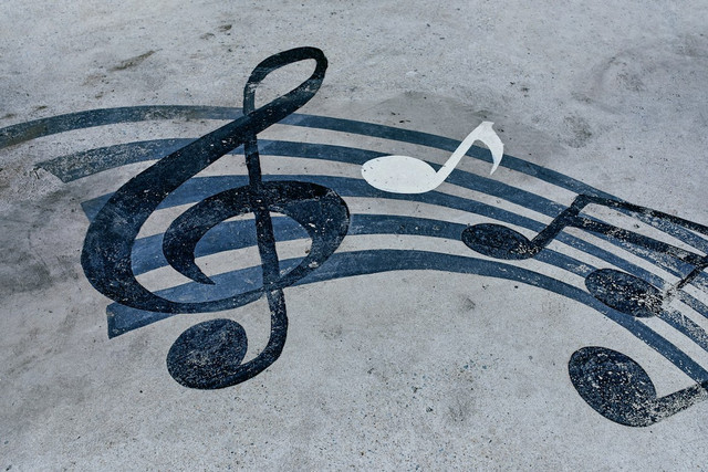 Ilustrasi makna lagu Girls Lie Too. Foto: Unsplash.com/Олег Мороз