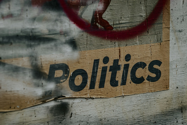 Poster tentang politik (Sumber foto: https://www.unsplash.com / Free stock photos)