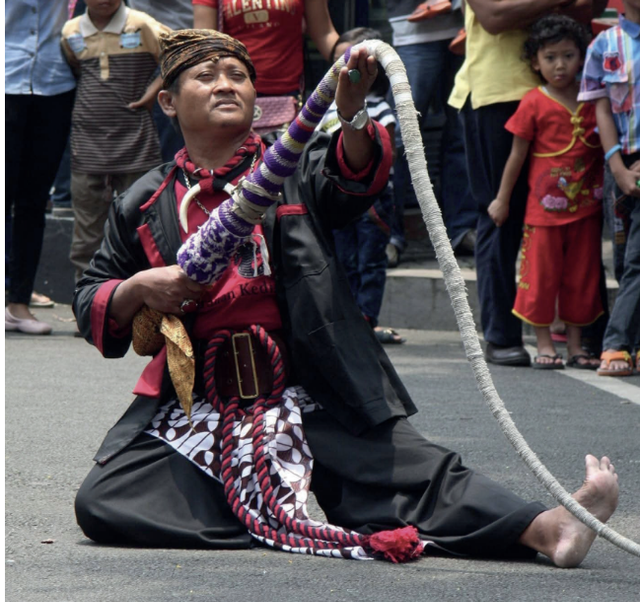 Penampilan kesenian Pecut Samandiman di Kemasan, Kediri. Foto: dok. pribadi.