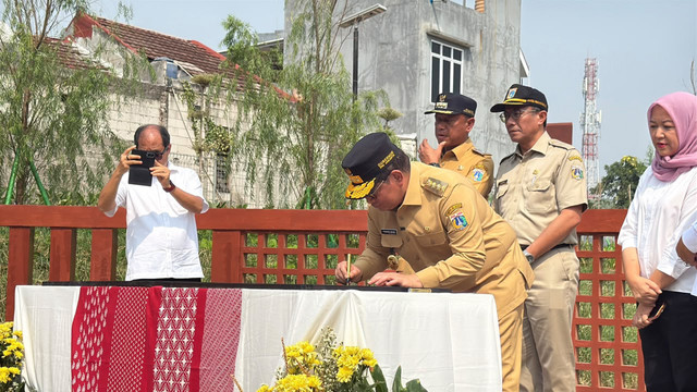 Gubernur DKI Jakarta Pramono Anung dalam agenda peresmian Embung Bambu Hitam dan Batu Bengkong di Cipayung, Jakarta Timur, Senin (19/10/2026). Foto: Zahira Hilman/kumparan