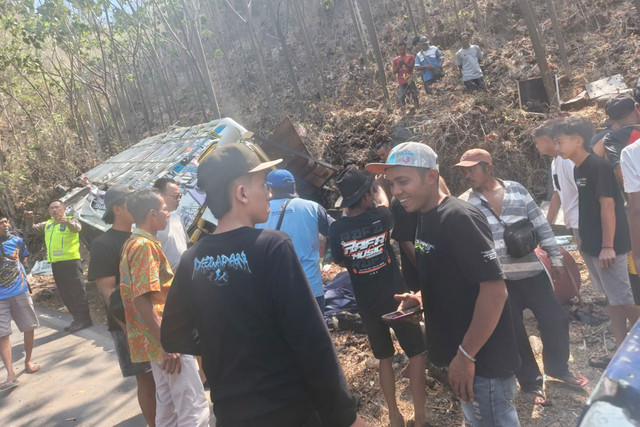 Kecelakaan maut antara truk yang diduga mengangkut sound horeg dan sepeda motor terjadi di Jalan Raya Pletas, Desa Sruju, Sumbermanjing Wetan, Kabupaten Malang, Jawa Timur, Minggu (18/10/2026). Foto: Dok. Satlantas Polres Malang