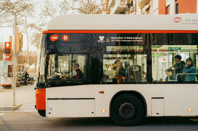 Ilustrasi Rute Bus Listrik Serang, Unsplash/Eduard Pretsi