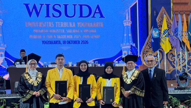Wisuda Daerah Periode II Tahun 2026 Universitas Terbuka (UT) Yogyakarta digelar di The Alana Yogyakarta Hotel & Convention Center, Minggu (18/10). Foto: Pandangan Jogja/Ike 