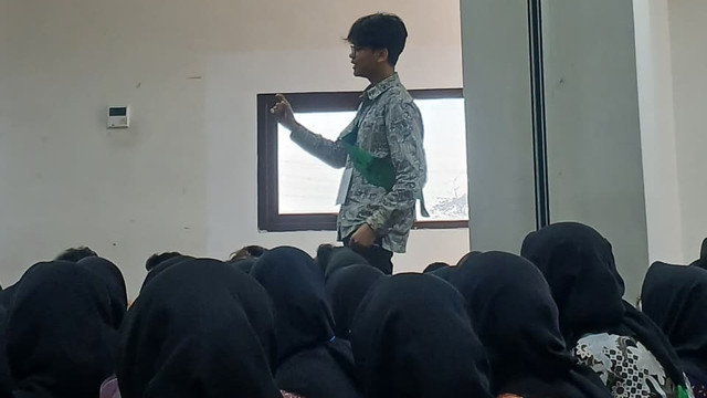Laki-laki yang menitipkan separuh hatinya pada halaman-halaman Dukuh Paruk. (Sumber: dokumen pribadi)