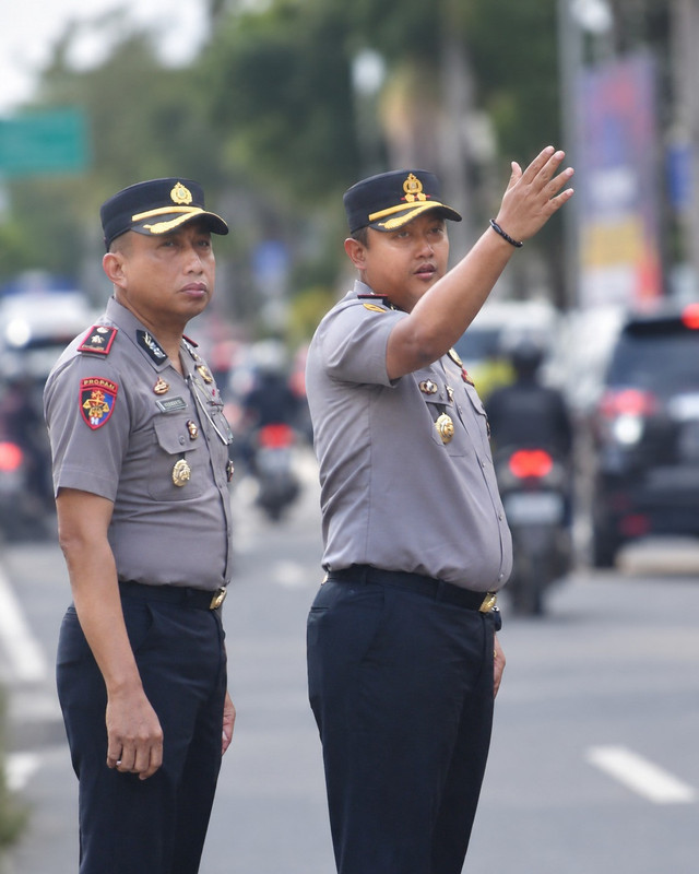 kapolres tulungagung dan wakapolres bantu pengaturan arus lalu lintas