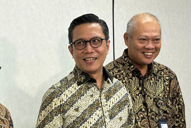 Direktur Utama PT Bursa Efek Indonesia (BEI) Jeffrey Hendrik beserta jajarannya di Gedung BEI, Jakarta, Senin (19/10/2026). Foto: Najma Ramadhanya/kumparan