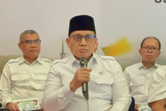 Wakil Menteri Agama Romo R. Muhammad Syafi'i dalam konferensi pers Dua Tahun Asta Cita Kinerja Kemenag di Gedung Kementerian Agama Jakarta Pusat, Senin (19/10/2026). Foto: Kevin Daniel/kumparan