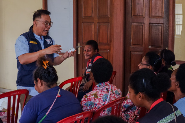 Narasumber sedang memaparkan materi (Sumber: Dokumentasi pribadi)