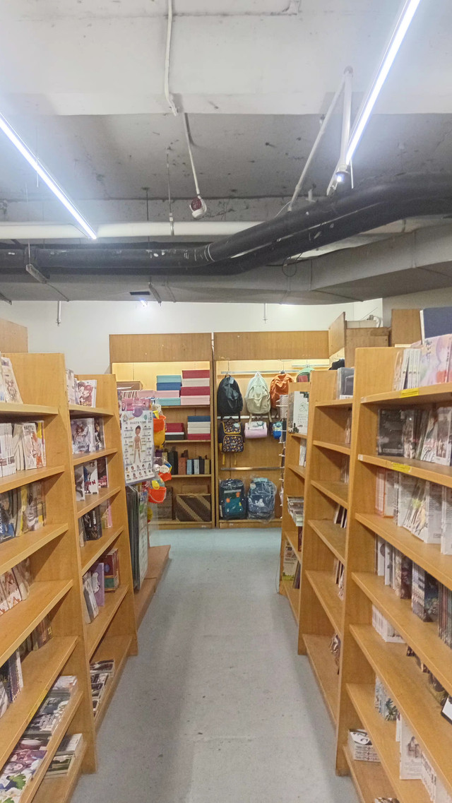 Datang Ke Toko Buku Adalah Datang Ke Restoran Untuk Memenuhi Kebutuhan Otak //Foto : Raja Ravanda