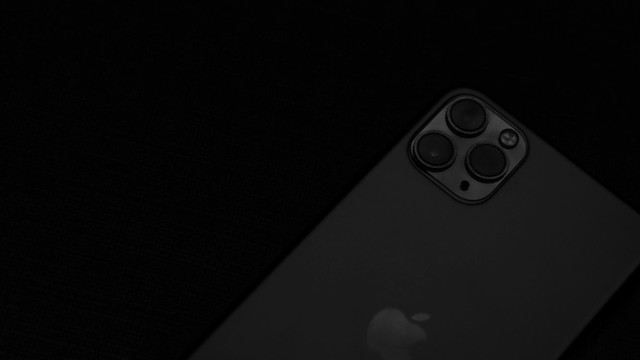 Ilustrasi pre order iPhone Duo. Foto: Unsplash.com/Laura Chouette