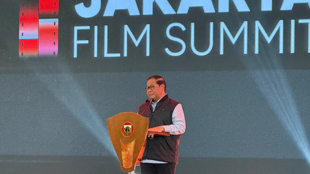 Gubernur DKI Jakarta Pramono Anung saat memberikan keynotes speech di agenda Jakarta Film Summit 2026, di Park Hyatt Hotel, Jakarta Pusat, Selasa (20/10/2026). Foto: Zahira Hilman/kumparan
