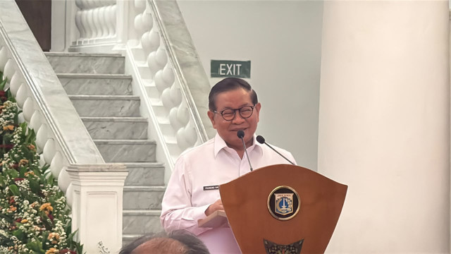 Gubernur DKI Jakarta Pramono Anung dalam agenda Penandatanganan Perjanjian dan Berita Acara Serah Terima Hibah Barang Milik Negara Eks Rampasan Negara dari KPK di Balairung Balai Kota DKI Jakarta, Selasa (20/10/2026). Foto: Zahira Hilman/kumparan