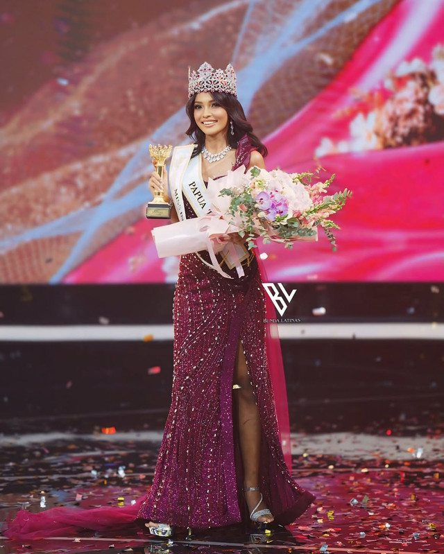 Mahasiswi Universitas Terbuka, Alda Callista Putri Setiawan, berhasil meraih Mahkota Miss Indonesia 2026, Jumat (16/10). Foto: Instagram/bunda.lintas