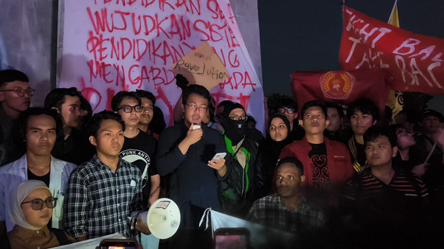 Aksi Mahasiswa dan Masyarakat, di Tugu Tani, Jakarta, Selasa (20/10/2026). Foto: Aditya Nugraha/kumparan