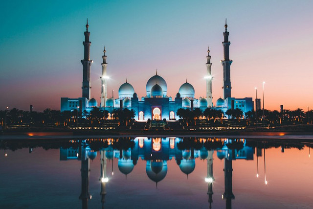 Ilustrasi Masjid apung Ancol . Foto: Unsplash/David Rodrigo
