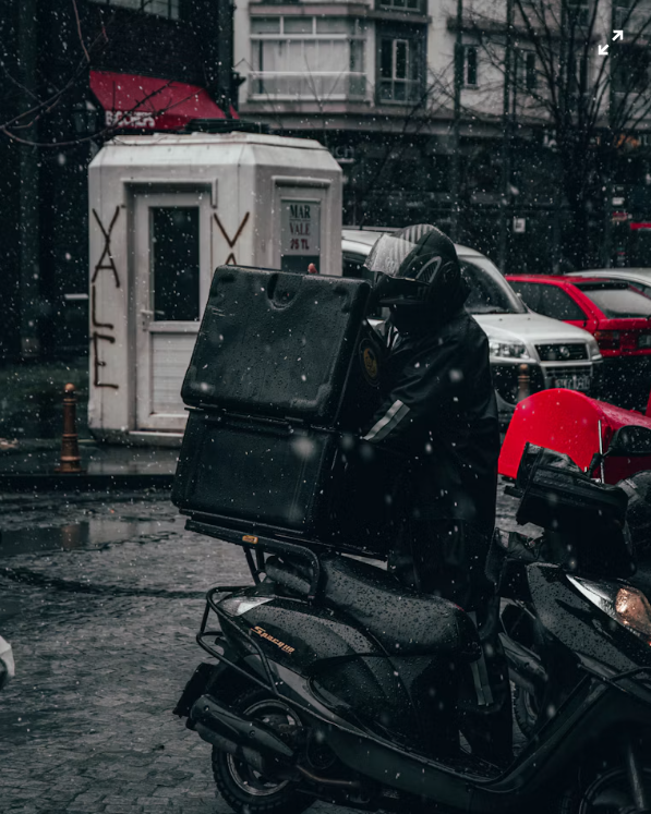 (sumber:unsplash:KAZEM HUSSEIN)