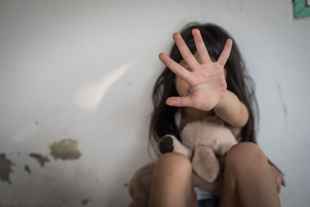 Ilustrasi anak korban kekerasan. Foto: narikan/Shutterstock