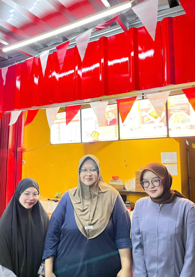 Dokumentasi wawancara bersama karyawan Dimsum Narawi.