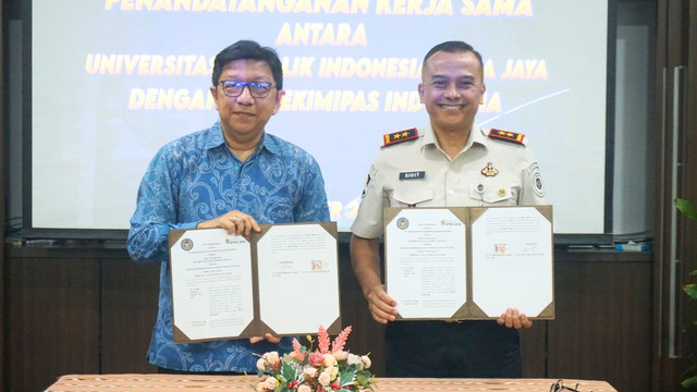 Penandatanganan MoU antara UAJ dan Poltekimipas (Sumber: Unika Atma Jaya)