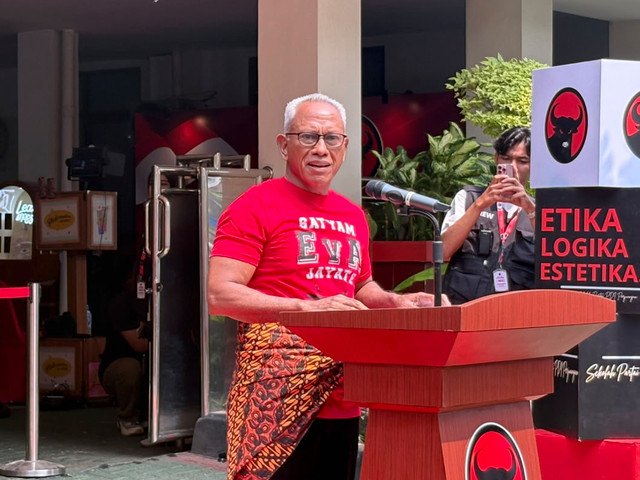 Ketua DPP PDIP sekaligus Kepala Sekolah Partai PDIP Komarudin Watubun di Sekolah Partai PDIP, Lenteng Agung, Jakarta Selatan, Rabu (21/10/2026). Foto: Nasywa Athifah/kumparan