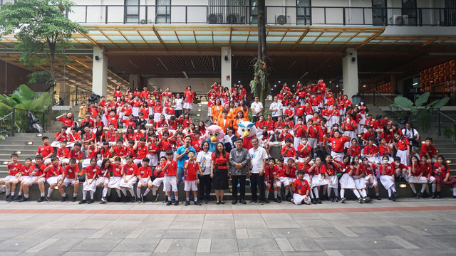 Foto Bersama UAJ dengan SD Tarakanita Gading Serpong (Sumber: Unika Atma Jaya)