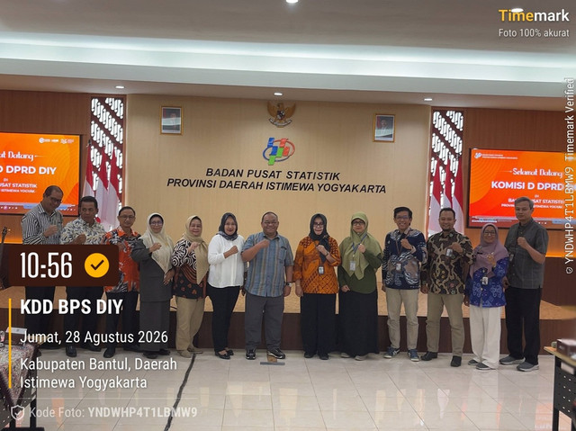 Potret Jajaran anggota komisi D DPRD DIY bersama Kepala dan staff BPS DIY (sumber: dokumentasi pribadi)