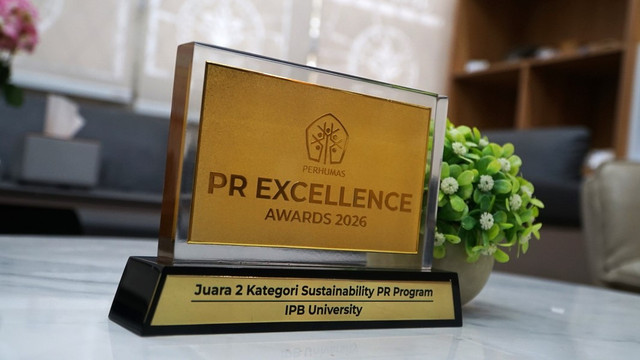Piagam penghargaan Juara 2 Sustainability PR Program IPB University | Sumber: LPA2I IPB University