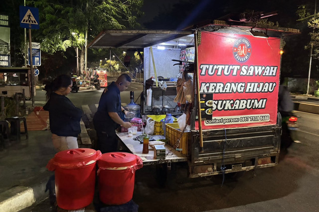 Foto pedagang tutut TMII (sumber : Muhammad Alfahrezi)