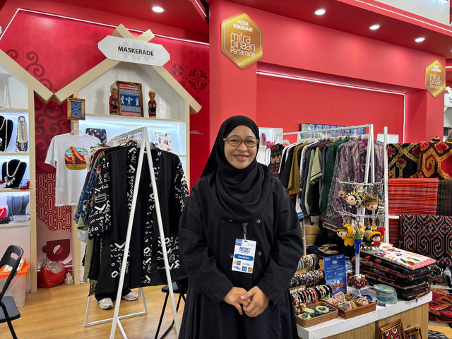 Nana Ibrahim, pemilik UMKM asal Sulawesi Selatan, Maskerade. Foto: Wina R./kumparan