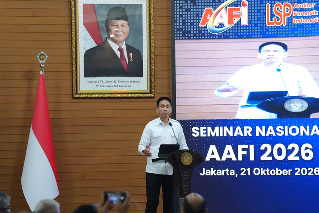 Wamendagri Akhmad Wiyagus menjadi narasumber dalam Seminar Nasional Asosiasi Auditor Forensik Indonesia (AAFI) Tahun 2026 di Badiklat PKN, Badan Pemeriksa Keuangan (BPK) RI, Jakarta, Rabu (21/10/2026). Foto: Kemendagri RI