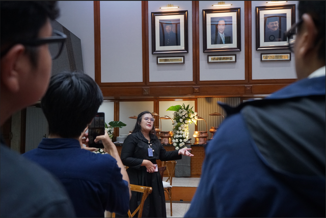 pemandu acara dengan penjelasan dan tanya jawab seputar gubernur pertama sampai yang menjabat sekarang di Jakarta. (Foto Milik pribadi - Siti Nur Basyiroh Zuber)