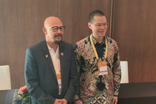 Ketua Umum KORIKA Hammam Riza dan Deputy Director of AI Products AI Singapore William Tjhi saat konferensi pers mengenai Project Nusa di Denpasar, Rabu (21/10/2026). Foto: Sandra Gisela/kumparan