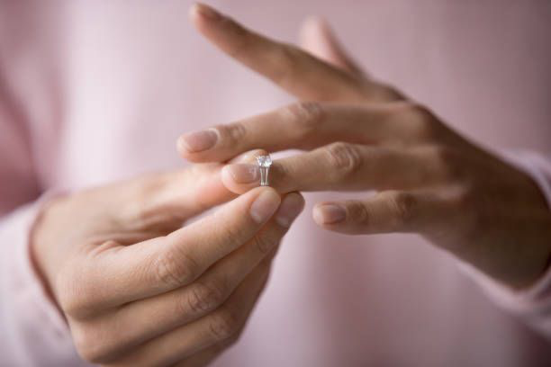Ilustrasi Cincin Nikah. Foto: Fizkes/ IStock