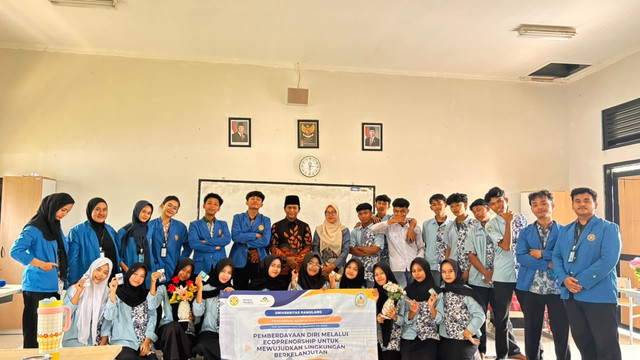 ilustrasi Kegiatan PKM Mahasiswa Manajemen Unpam di SMKN 1 Maja.sumber:Dok.pribadi/ai