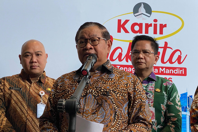 Gubernur DKI Jakarta Pramono Anung menyampaikan keterangan terkait Koridor 9 Transjakarta, Kamis (22/10/2026). Foto: Aditya Nugraha/kumparan