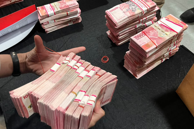 Polisi menyita uang palsu pecahan Rp100 ribu dengan total nilai Rp980 juta. Foto: Dok. Istimewa