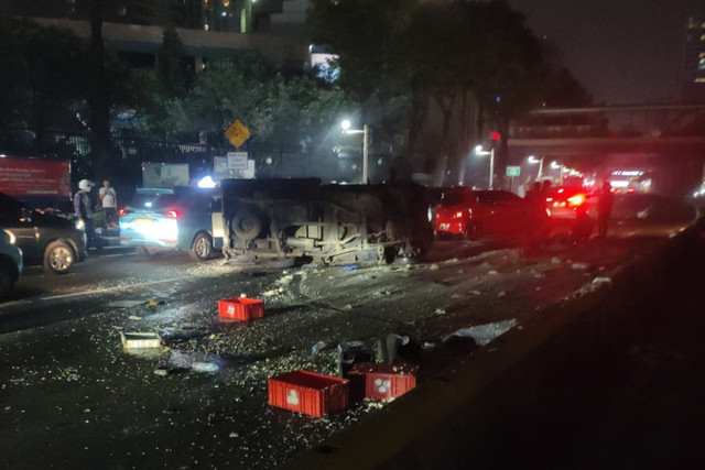 Situasi pasca kecelakaan di Rasuna Said, Kamis (22/10/2026). Foto: Dok. Istimewa
