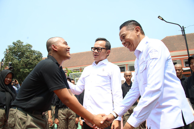 Wamendagri Bima Arya saat mengunjungi Sekolah Rakyat di kawasan Badan Pengembangan Sumber Daya Manusia (BPSDM) Provinsi Jawa Timur, Kota Malang, Rabu (21/10/2026). Foto: Dok. Kemendagri