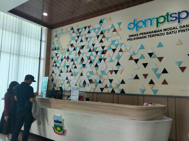 Area pelayanan Mal Pelayanan Publik Kabupaten Garut menggambarkan upaya menghadirkan layanan yang terintegrasi bagi masyarakat. Foto: Nenden Nuraeni