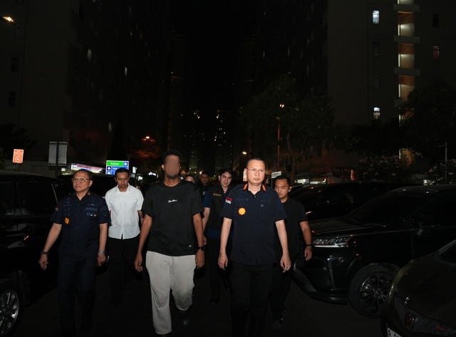 Ditjen Imigrasi memimpin operasi pengawasan terhadap warga negara asing (WNA) di Komplek Apartemen Kalibata City, Jakarta Selatan, pada Rabu malam hingga Kamis dini hari, 21-22 Oktober 2026. Foto: Dok. Ditjen Imigrasi