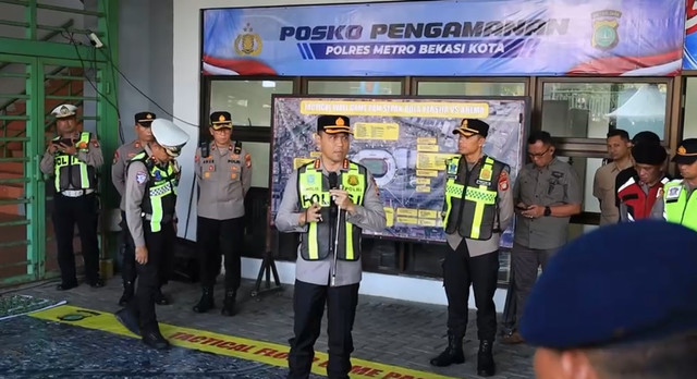 Konferensi pers pengamanan pertandingan Persija Jakarta melawan Arema FC di Stadion Patrior Candrabhaga, Kota Bekasi, Rabu (21/10/2026). Foto: Dok. Polres Bekasi Kota