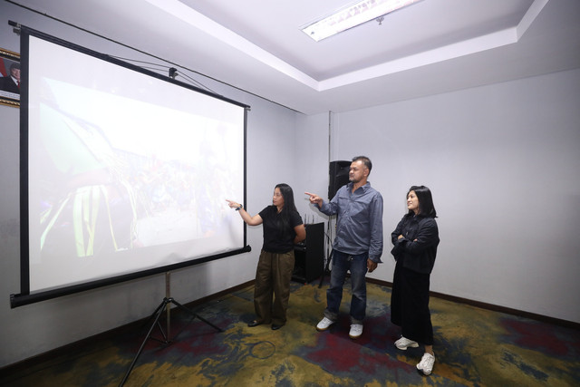 Para juri kompetisi fotografi Berkarya Lewat Lensa yang digelar Nojorono dalam menyambut HUT ke-94. Foto: Dok. Istimewa
