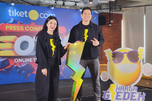 Gaery Undarsa, Co-Founder & Chief Marketing Officer tiket.com dan Maria Risa Puspitasari, SVP of Brand Marketing tiket.com di acara konferensi pers online tiket week 2026, Kamis (22/10/2026). Foto: Ela Nurlaela/kumparan