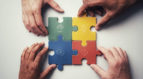 Ilustrasi Semua Agama Mengajarkan Pemeluknya untuk Saling Menghargai, Foto: Unsplash/Alan Aprilio