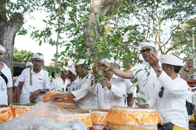 Rangkaian upacara adat Atma Wedana atau memungkur di Griya Karang Tampakgangsul, Kamis (22/10/2026). Foto: Dok. Griya Karang Tampakgangsul