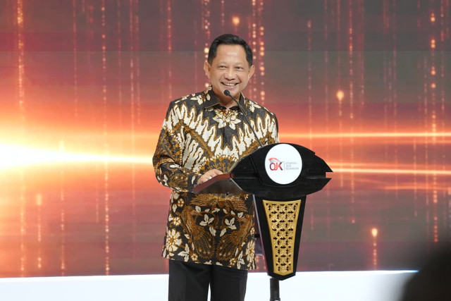 Mendagri Muhammad Tito Karnavian pastikan bantuan pemerintah dan insentif fiskal untuk Pemda sebesar Rp2 triliun pada TA 2027 tetap ada usai mendampingi Presiden Prabowo Subianto dalam Rakornas TPAKD 2026 di JIExpo Kemayoran, Jakarta, Kamis (22/10). Foto: Kemendagri RI