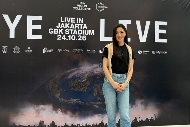Marketing & Communications Lead Raw Vision Collective Karen Tjahja saat konferensi pers YE Live in Jakarta di kawasan SCBD, Jakarta Selatan, Kamis (22/10/2026). Foto: Salsha Okta Fairuz/kumparan