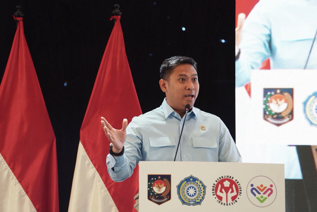 Kepala BGN Sudaryono saat penandatanganan Nota Kesepahaman antara BGN dan Tim Pembina Posyandu Pusat dalam rangkaian Rapat Penguatan Tata Kelola Lembaga Dekranas, TP PKK, dan TP Posyandu se-Indonesia Bagian Tengah di Bali, Kamis (22/10/2026). Foto: BGN