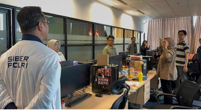 Bareskrim Polri mengungkap dugaan sindikat judi online Boxkia.com yang beroperasi di Jakarta Barat.  Foto: Dok. Istimewa