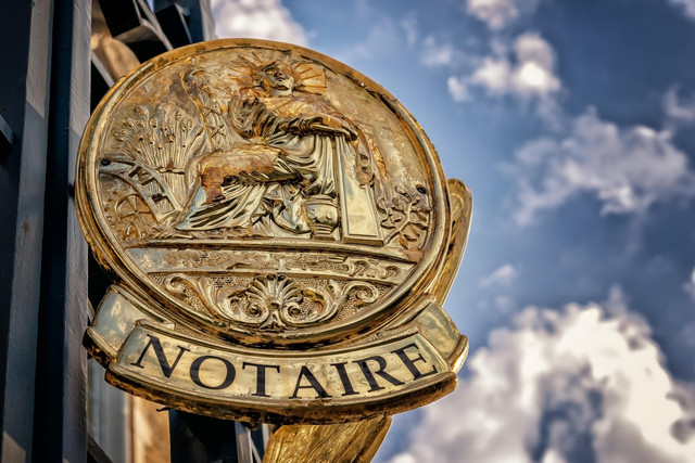 https://pixabay.com/id/photos/tanda-melihat-notaris-informasi-3617525/